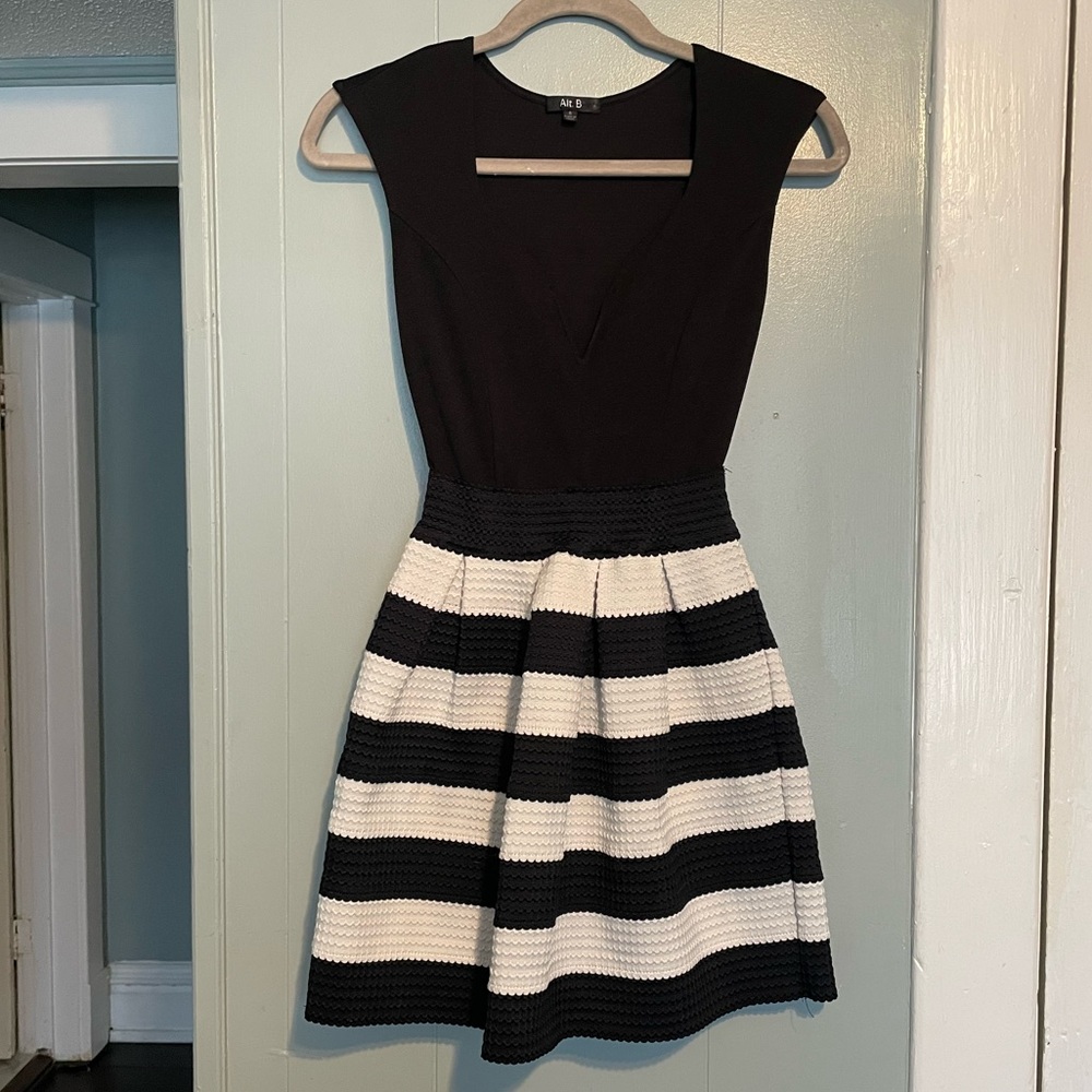 Black & White Striped Pleated Mini Dress Size S